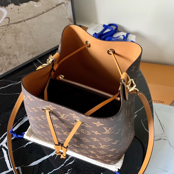 ルイヴィトンバッグ着用イメージ